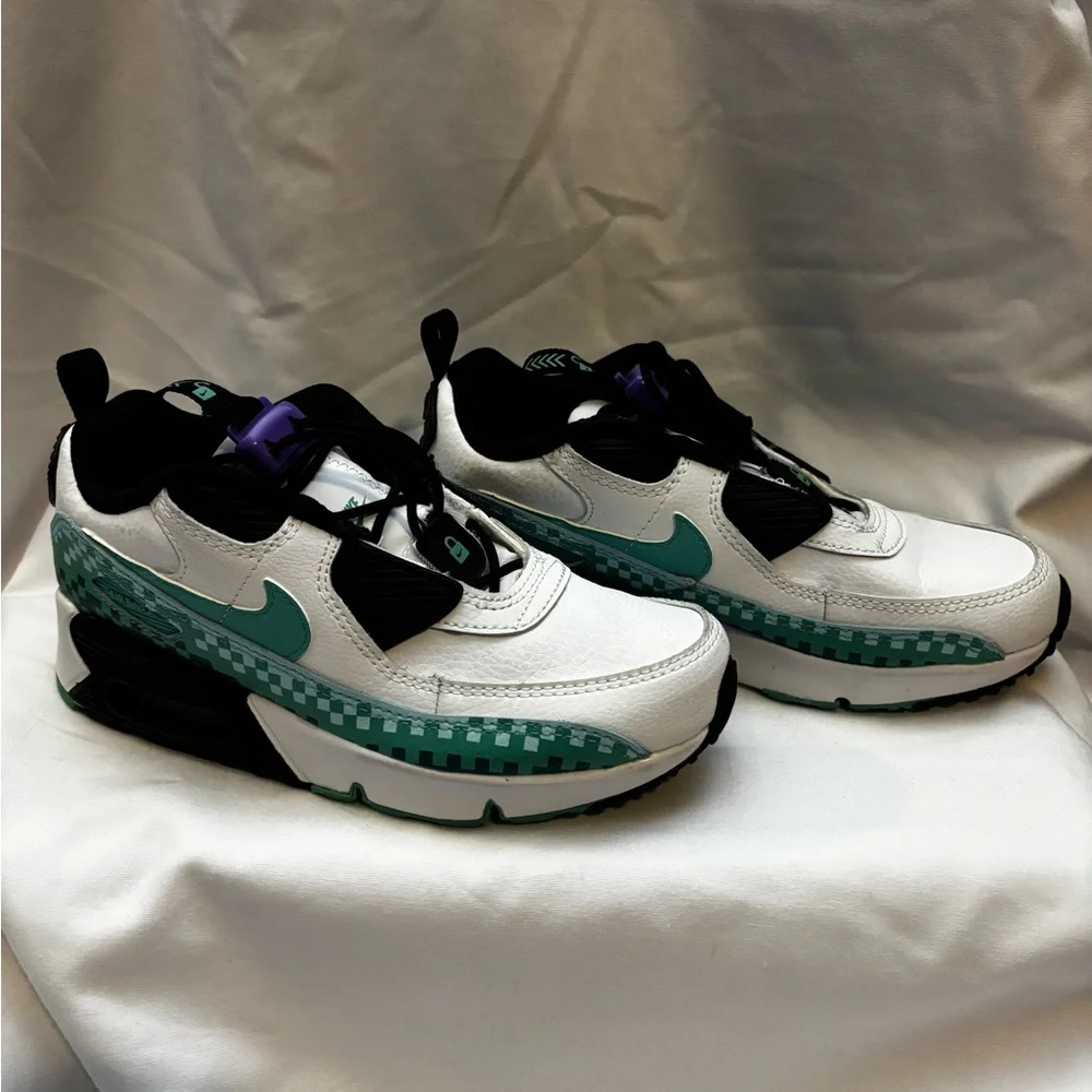 Nike Air Max 90 Toggle SE Sneaker - Picture 4 of 9